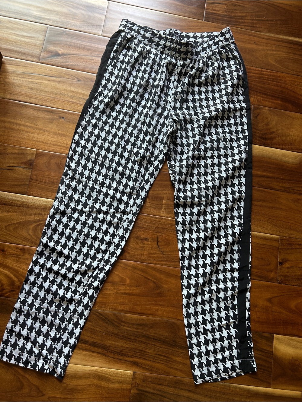 INTERMIX Black & White Houndstooth Pants size Petite